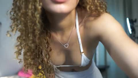 Snapshot of isa_____ chatting on 09.08.25 isa_____ online show from 09.08.25