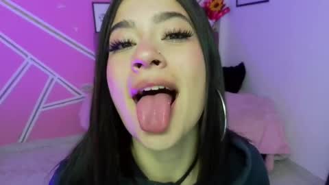 Snapshot of isa__rodriguez chatting on 05.19.26 isa__rodriguez online show from 05.19.26