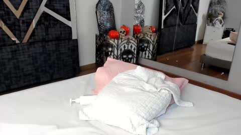 oIssaJonneso online show from 10.28.25