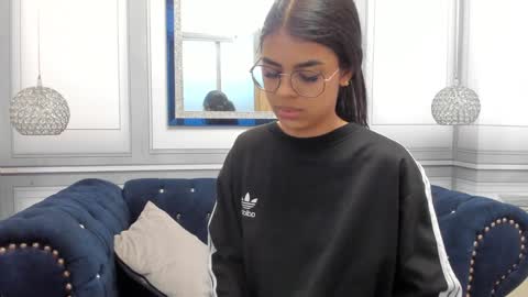 Snapshot of isa_little4u chatting on 12.19.24 online show from 12.19.24
