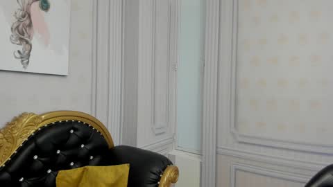 Snapshot of isa_little4u chatting on 12.24.24 online show from 12.24.24