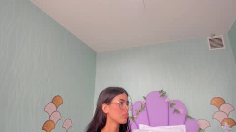 Snapshot of isa_little4u chatting on 01.02.25 online show from 01.02.25