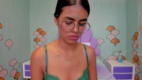 Snapshot of isa_little4u chatting on 01.07.25 online show from 01.07.25