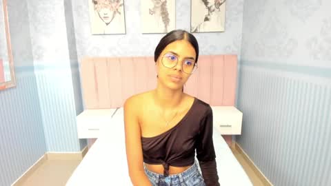 Snapshot of isa_little4u chatting on 01.14.25 online show from 01.14.25