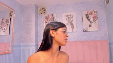 Snapshot of isa_little4u chatting on 01.19.25 online show from 01.19.25