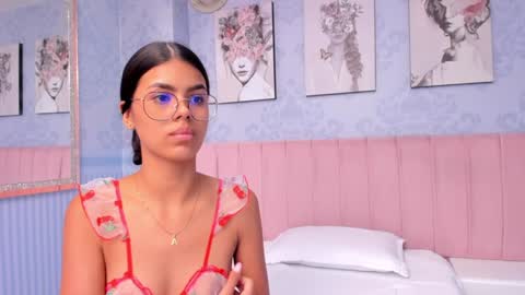 Snapshot of isa_little4u chatting on 01.28.25 online show from 01.28.25