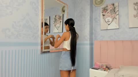 Snapshot of isa_little4u chatting on 02.01.25 online show from 02.01.25