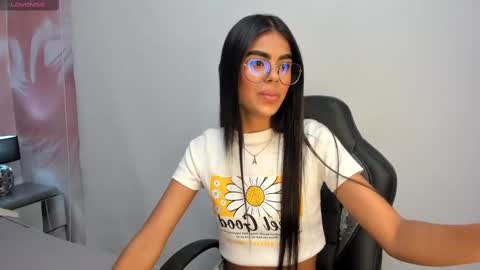 Snapshot of isa_little4u chatting on 02.09.25 online show from 02.09.25