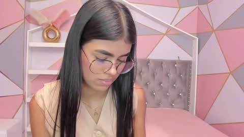 Snapshot of isa_little4u chatting on 02.11.25 online show from 02.11.25