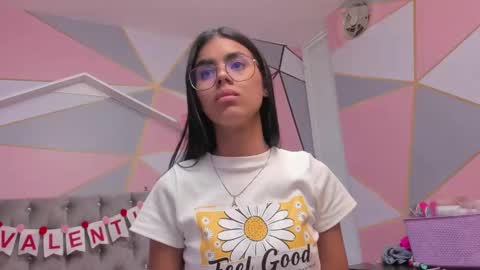 Snapshot of isa_little4u chatting on 02.15.25 online show from 02.15.25