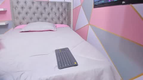 Snapshot of isa_little4u chatting on 02.19.25 online show from 02.19.25