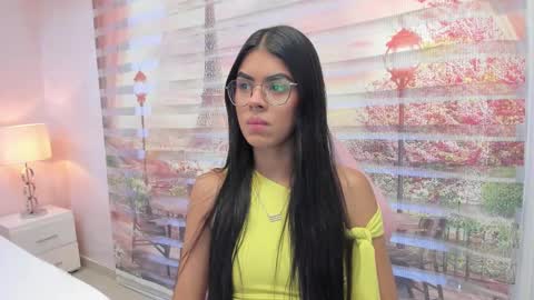 Snapshot of isa_little4u chatting on 09.13.25 online show from 09.13.25