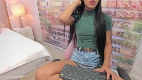Snapshot of isa_little4u chatting on 09.14.25 online show from 09.14.25