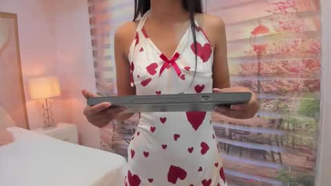 Snapshot of isa_little4u chatting on 10.05.25 online show from 10.05.25