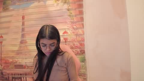Snapshot of isa_little4u chatting on 10.10.25 online show from 10.10.25