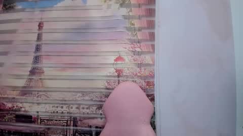 Snapshot of isa_little4u chatting on 10.18.25 online show from 10.18.25