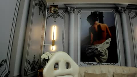 Snapshot of isa_little4u chatting on 10.22.25 online show from 10.22.25