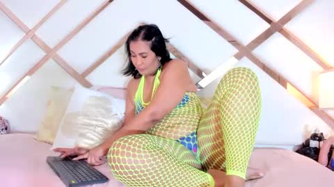 Snapshot of isa_maturex_ chatting on 02.28.25 ISABELA online show from 02.28.25