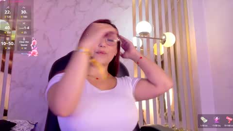 Snapshot of isaa_lopez chatting on 05.19.26 Isa online show from 05.19.26