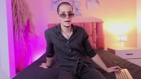 Snapshot of isaacblaze_ chatting on 05.14.26 isaacblaze online show from 05.14.26