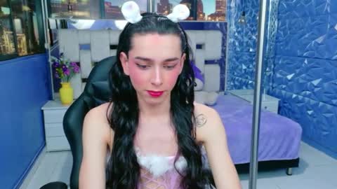 Snapshot of isaacnova chatting on 04.28.26 isaacnova online show from 04.28.26