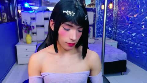 Snapshot of isaacnova chatting on 05.17.26 isaacnova online show from 05.17.26