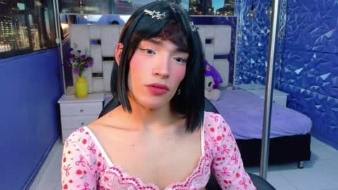 Snapshot of isaacnova chatting on 05.19.26 isaacnova online show from 05.19.26