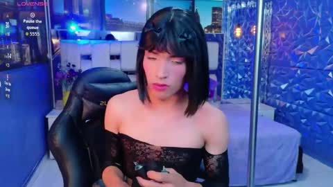 Snapshot of isaacnova chatting on 05.28.26 isaacnova online show from 05.28.26