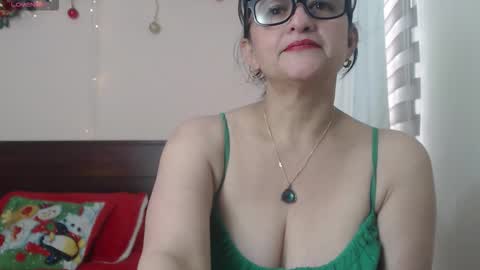 Snapshot of isabeel_sofia01 chatting on 10.31.25 Isabeel Sofia online show from 10.31.25