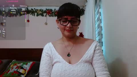 Snapshot of isabeel_sofia01 chatting on 11.22.25 Isabeel Sofia online show from 11.22.25