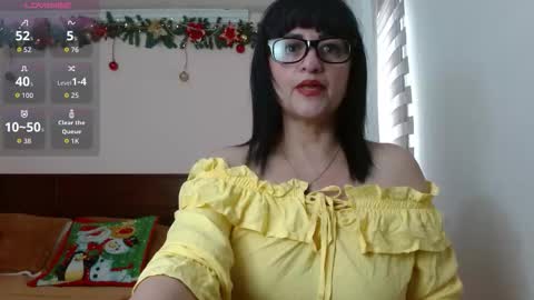 Snapshot of isabeel_sofia01 chatting on 11.28.25 Isabeel Sofia online show from 11.28.25