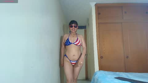 Snapshot of isabeel_sofia01 chatting on 05.28.26 Isabeel Sofia online show from 05.28.26