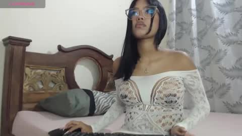 isabela_kity online show from 10.31.25