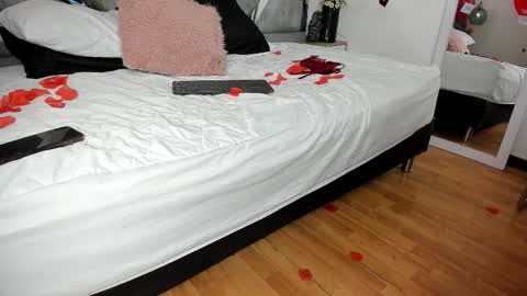 Mommy Isa online show from 02.16.26