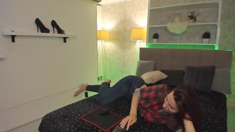 Snapshot of isabelkiss chatting on 10.22.25 IsabelKiss online show from 10.22.25