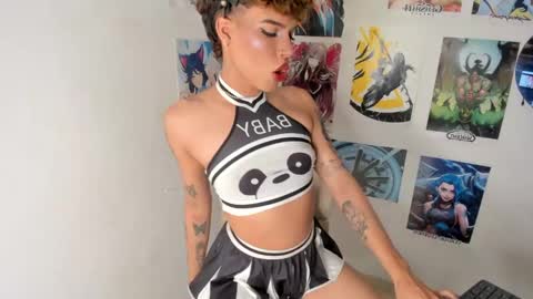 Snapshot of isabell_xstar chatting on 12.31.24 isa 3 online show from 12.31.24