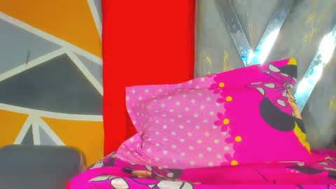Snapshot of isabell_xstar chatting on 10.10.25 isa 3 online show from 10.10.25
