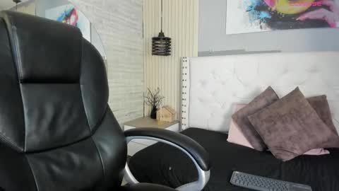 Snapshot of isabella__lux chatting on 02.18.26 Isa online show from 02.18.26