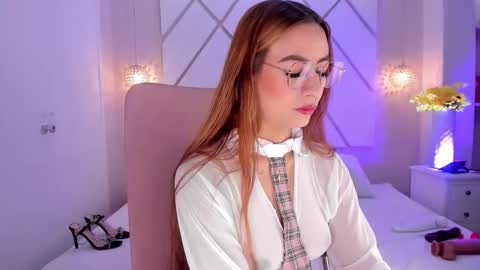 Snapshot of isabella__shine chatting on 03.12.26 Isa online show from 03.12.26