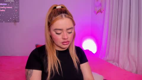 Snapshot of isabella_arias1 chatting on 01.06.25 Isabella Arias online show from 01.06.25