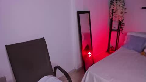 Snapshot of isabella_boyer chatting on 10.03.25 isabella online show from 10.03.25