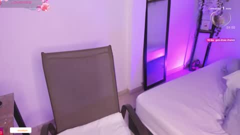 Snapshot of isabella_boyer chatting on 11.11.25 isabella online show from 11.11.25