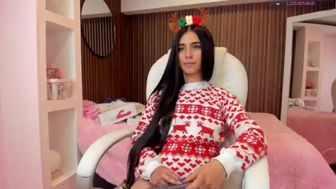 Isabella Cooper online show from 12.08.24