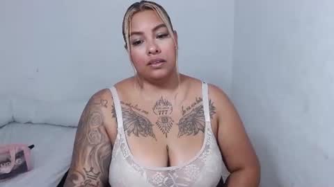 Snapshot of isabella_hots chatting on 07.24.26 estefania online show from 07.24.26