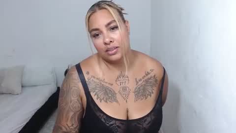 Snapshot of isabella_hots chatting on 07.30.26 estefania online show from 07.30.26