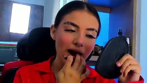Snapshot of isabella_hv chatting on 06.18.26 ISABELLA online show from 06.18.26