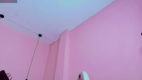 Snapshot of isabella_mendez_1 chatting on 05.23.26 Isa online show from 05.23.26
