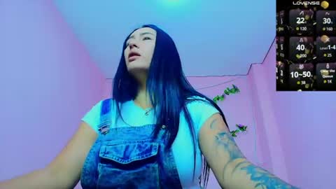 Snapshot of isabella_mendez_1 chatting on 06.21.26 Isa online show from 06.21.26
