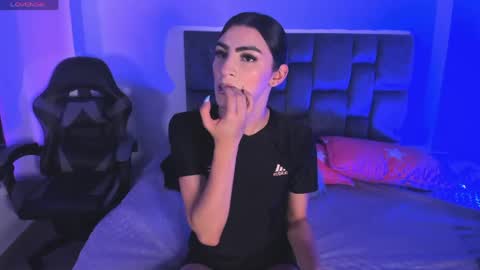 Isabella Moon9 online show from 04.22.26
