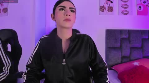 Isabella Moon9 online show from 04.30.26